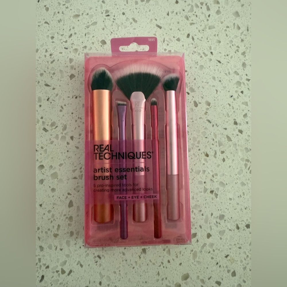 Real Techniques Artist Essentials Makeup Brush set